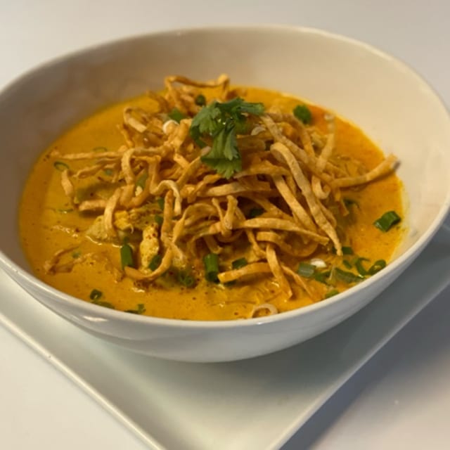 Kao Soy (Yellow Noodle in Yellow Curry).