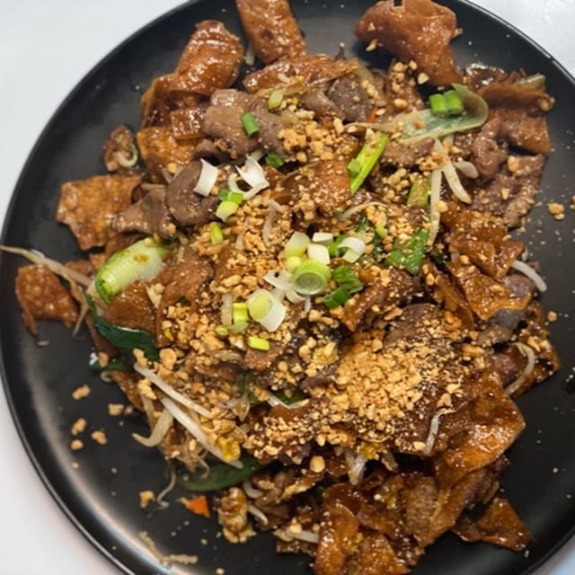 Crispy Wonton Pad Thai.