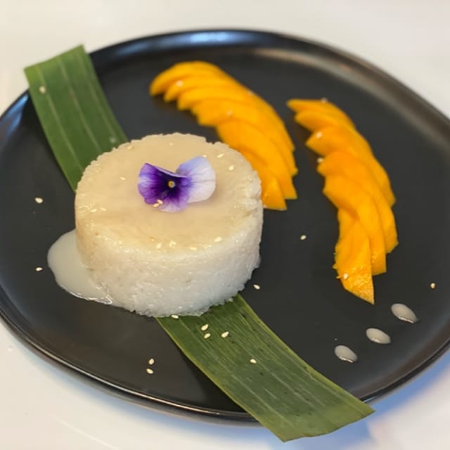 Fresh Mango with Sweet Sticky Rice.