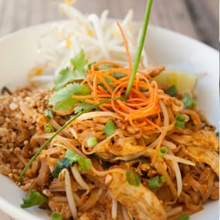 Crispy Chicken Pad Thai