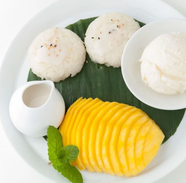 93. Fresh Mango with Sweet Sticky Rice.